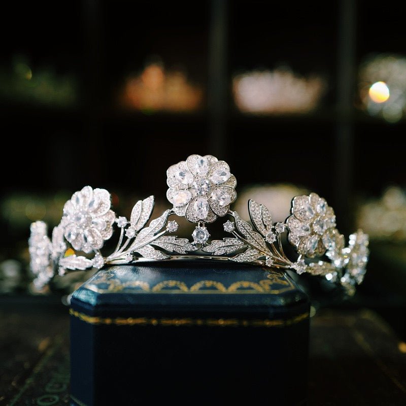 Natural Silver Crown Vintage Crystal Flower Bridal Headpiece  display picture 3