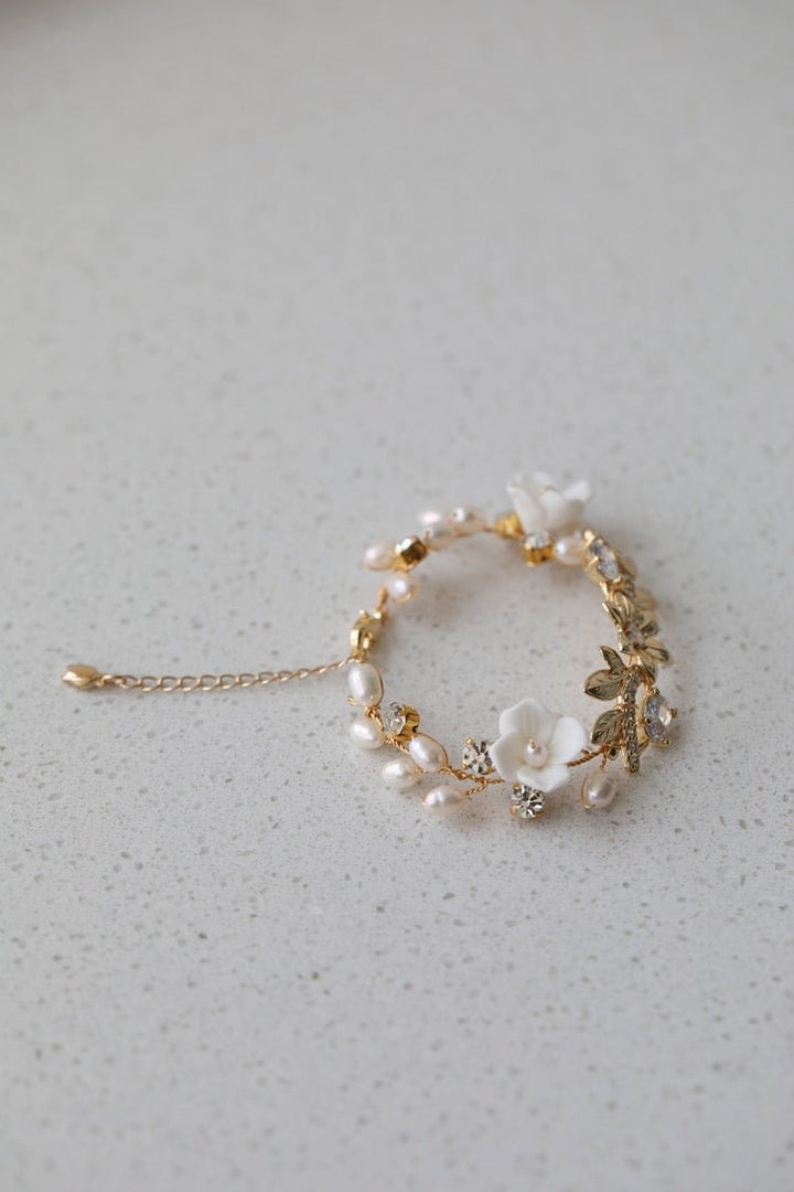 Vintage European Style Freshwater Pearl Flower Forest Bride Bracelet Sweet Wedding Accessories - WonderlandByLilian