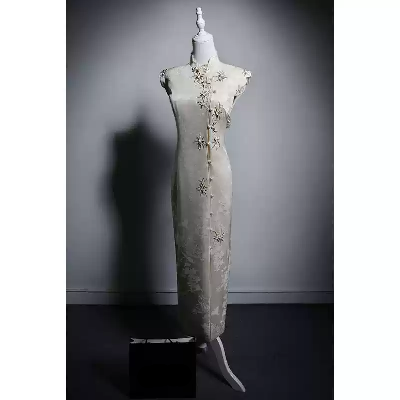 Designer White Cheongsam Dress with Delicate Embroidery – Sleeveless Qipao with Beaded Accents Plus Size Size 24W / White Designer White Cheongsam Dress with Delicate Embroidery – Sleeveless Qipao with Beaded Accents Plus Size Size 24W / White