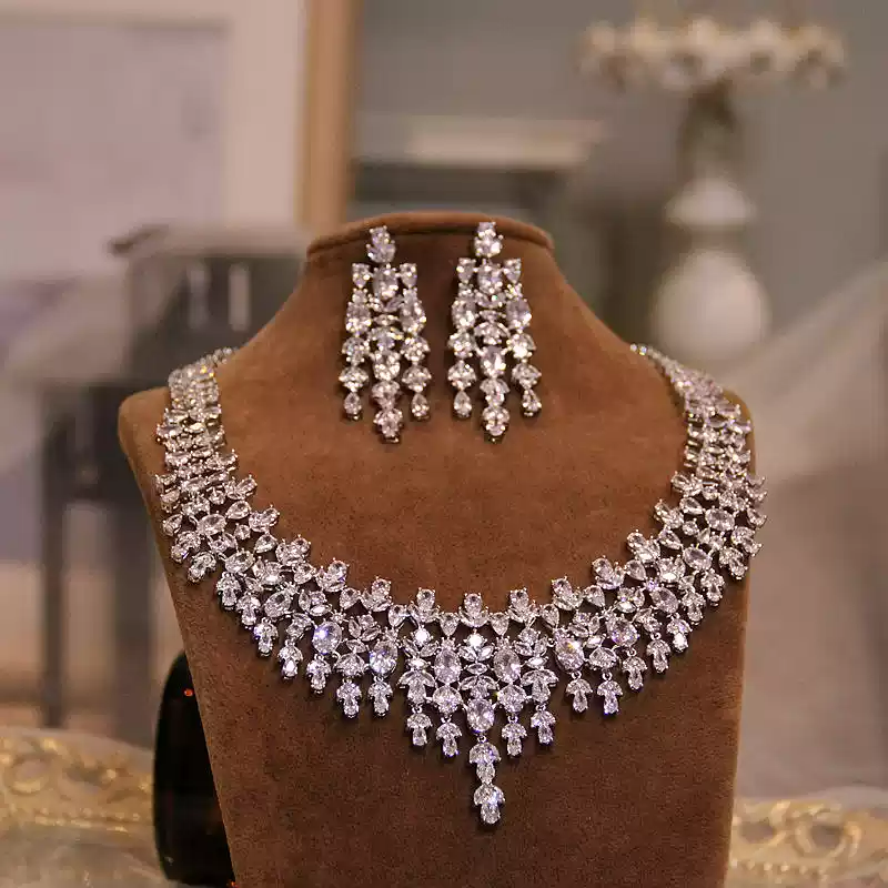 Luxurious Vintage-Inspired Zircon Necklace and Earrings Jewelry Set