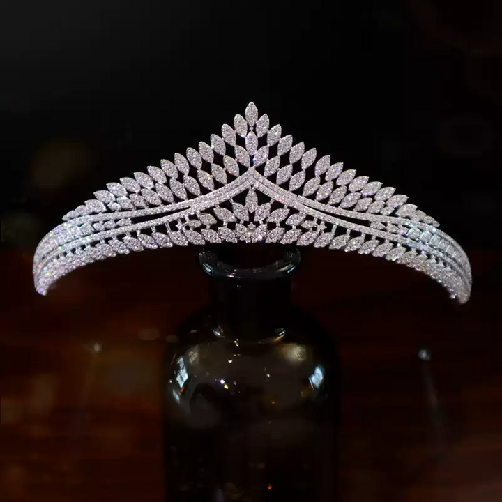 Luxurious Silver Crystal Bridal Crown – Elegant Bridal Headpiece for Wedding