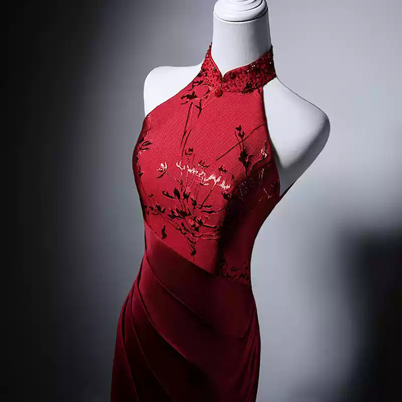 Luxury Red Cheongsam Dress with Floral Embroidery – Elegant Satin Evening Gown with Halter Neck and Draped Skirt Plus Size