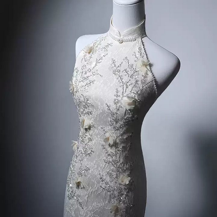 Luxury  White Cheongsam Dress with Floral Embroidery - Designer Sleeveless Silk Qipao Evening Gown Plus Size