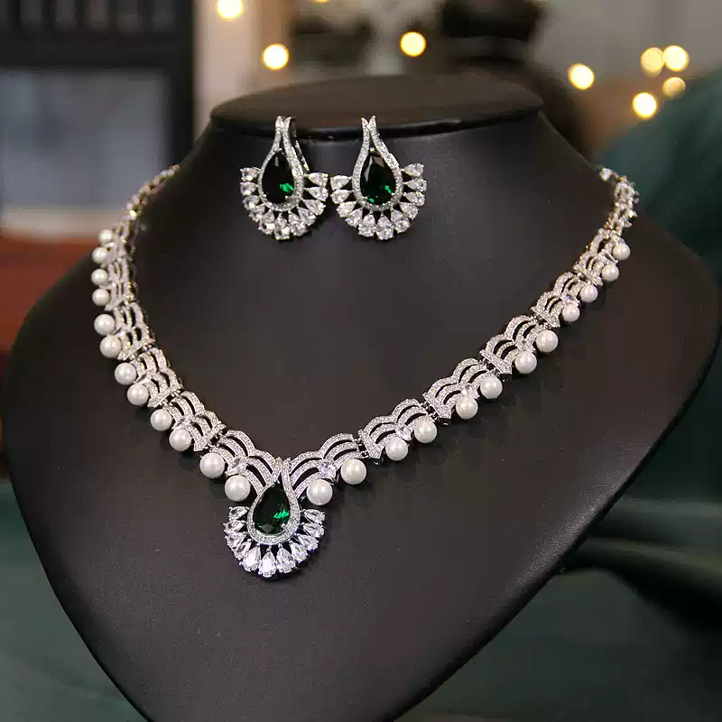 Emerald Heirloom – Green Teardrop Pearl Bridal Necklace & Earrings Set