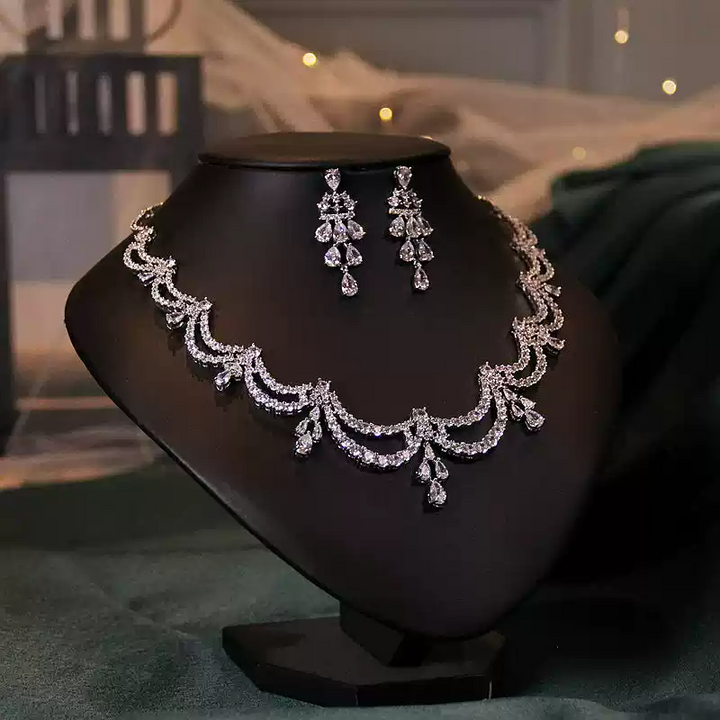 Party-Schmuckset mit Engelsflügeln, Halskette und Ohrringen aus Zirkonia und Diamanten 