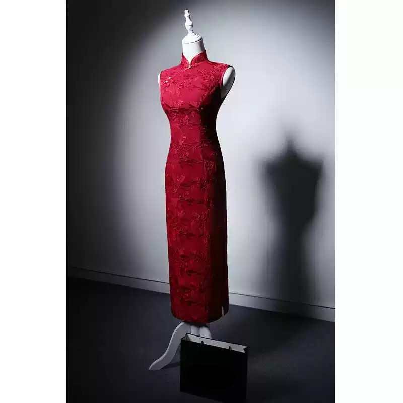 Red Cheongsam Dress with Floral Lace – Elegant Sleeveless Qipao with Mandarin Collar Custom Order Plus Size