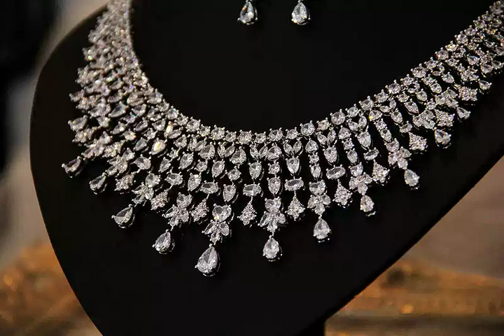 Luxurious Zircon Bridal Necklace and Earrings Jewelry Set