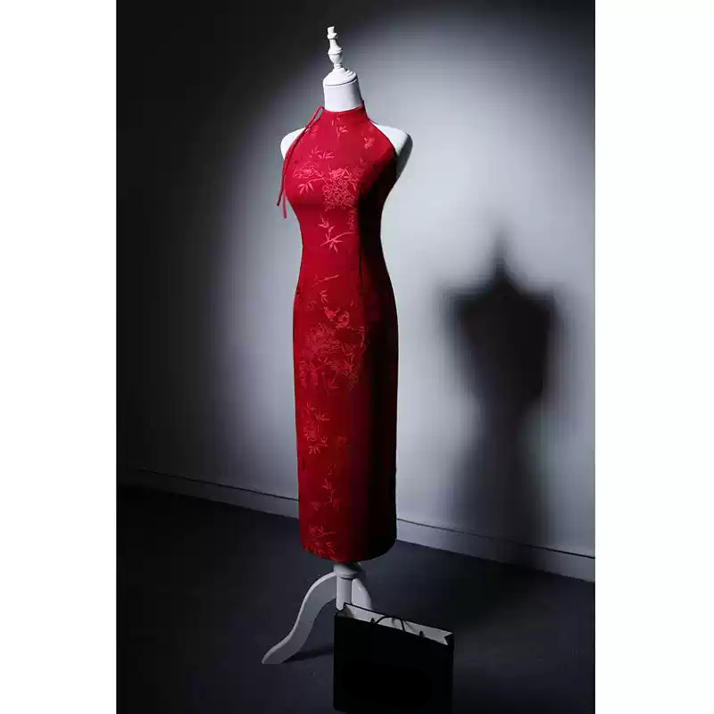 Red Qipao Dress with Halter Neck – Elegant Sleeveless Cheongsam with Side Knot Details Custom Order Plus Size