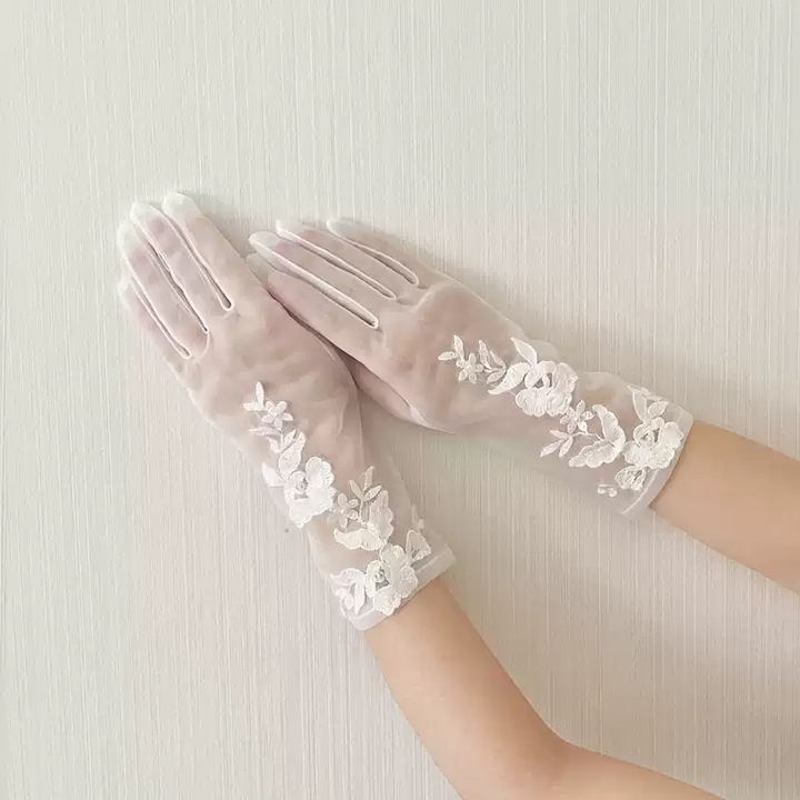 Vintage-Inspired White  Floral Embroidered Tulle Bridal Gloves