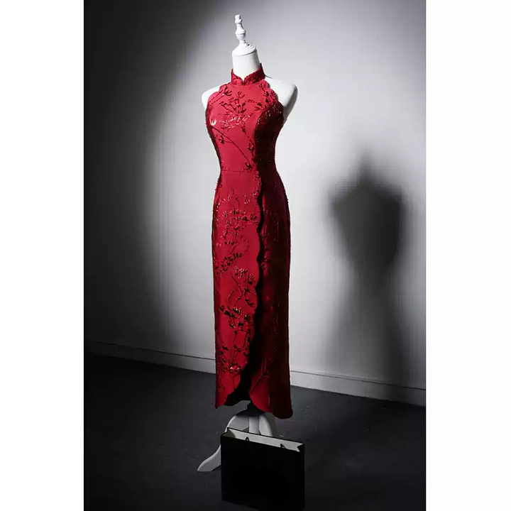 Red Designer Cheongsam Dress with Floral Embroidery – Elegant Sleeveless Qipao with High Neck and Scalloped Lace Plus Size