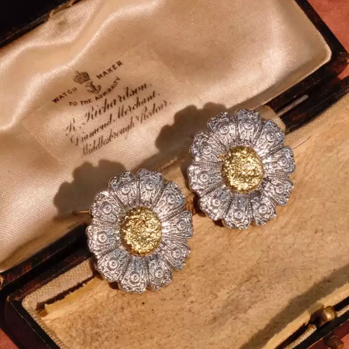 Whispers of the Silver Meadow – Vintage Daisy Bloom Earrings - Silver Daisy