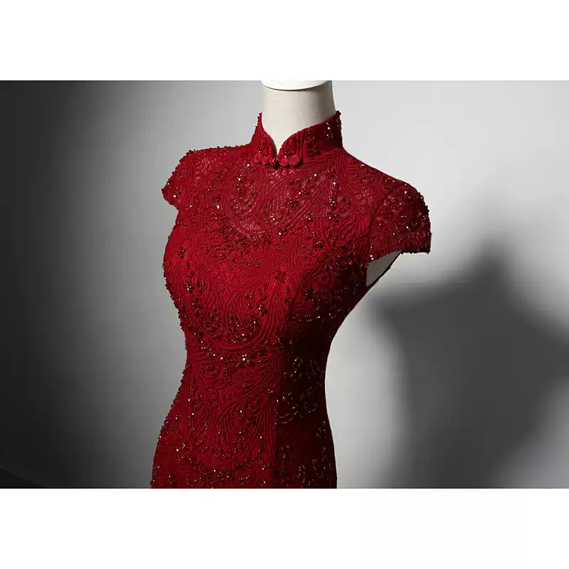 Luxury Red Cheongsam Dress with Lace and Beaded Detailing  – Elegant Red Evening Gown with Cap Sleeves Plus Size