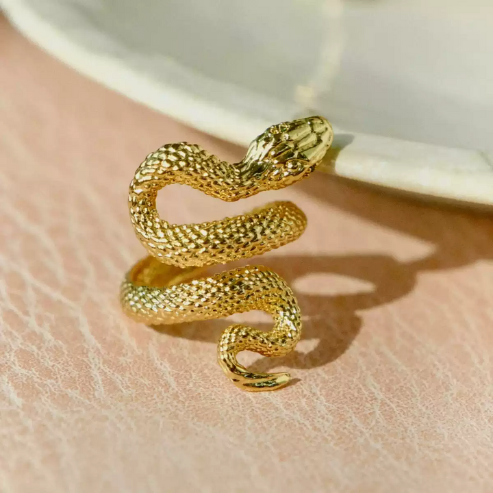 Serpent's Embrace – Handmade Vintage Snake Ring with Green Crystal Eyes – Vajit
