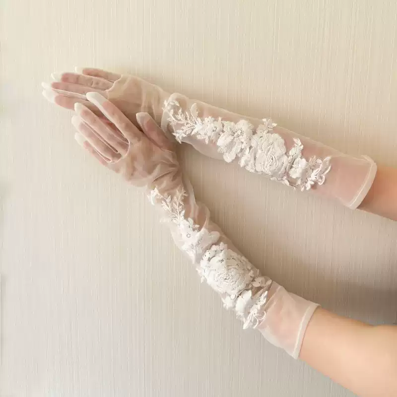 Luxurious White Floral Embroidered Tulle Bridal Gloves