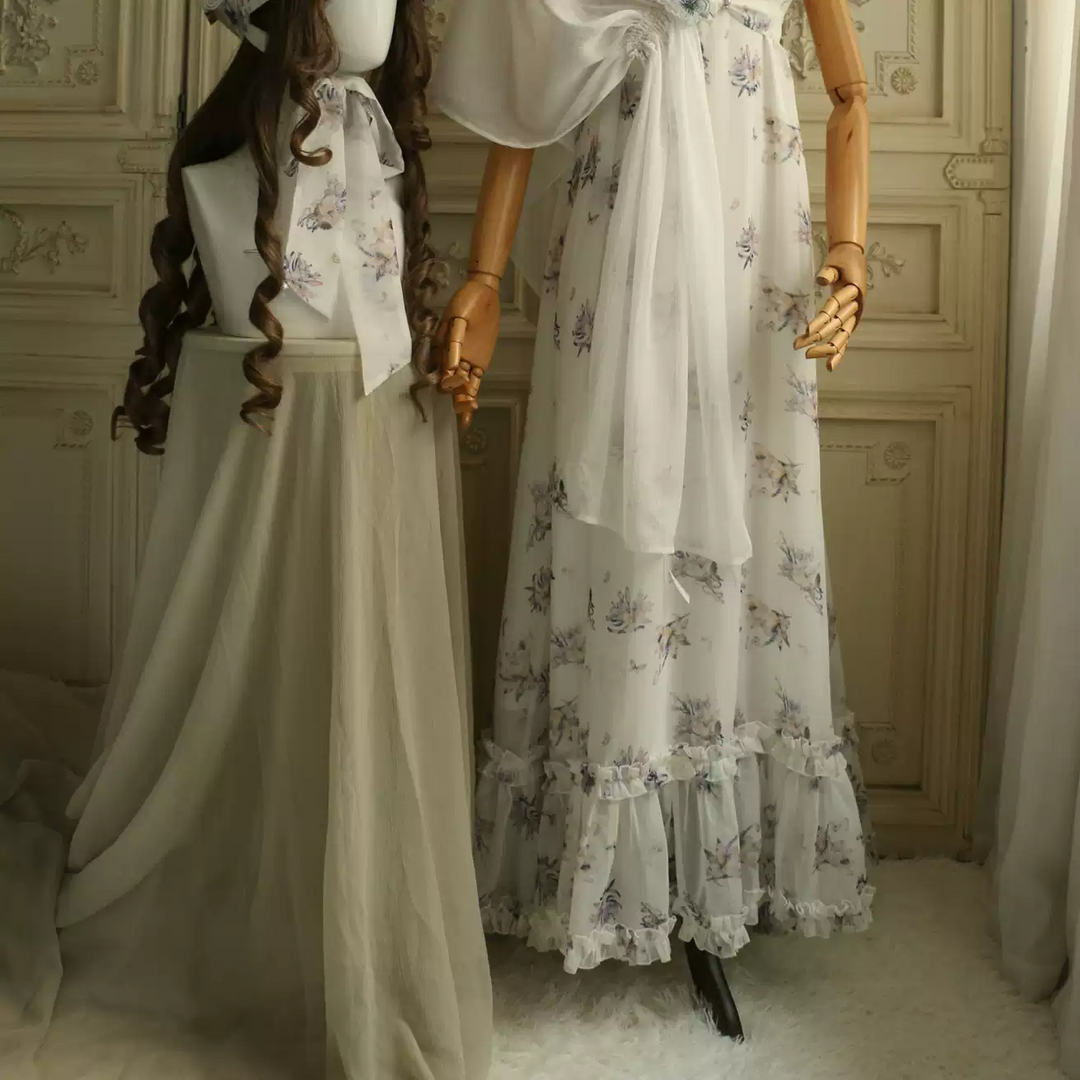 Floral Regency Era Dress in White Chiffon – Empire Waist Regency Gown with Puff Sleeves Plus Size