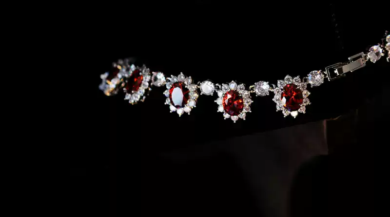 Scarlet Empress – Red Crystal Halo Necklace & Earrings Set
