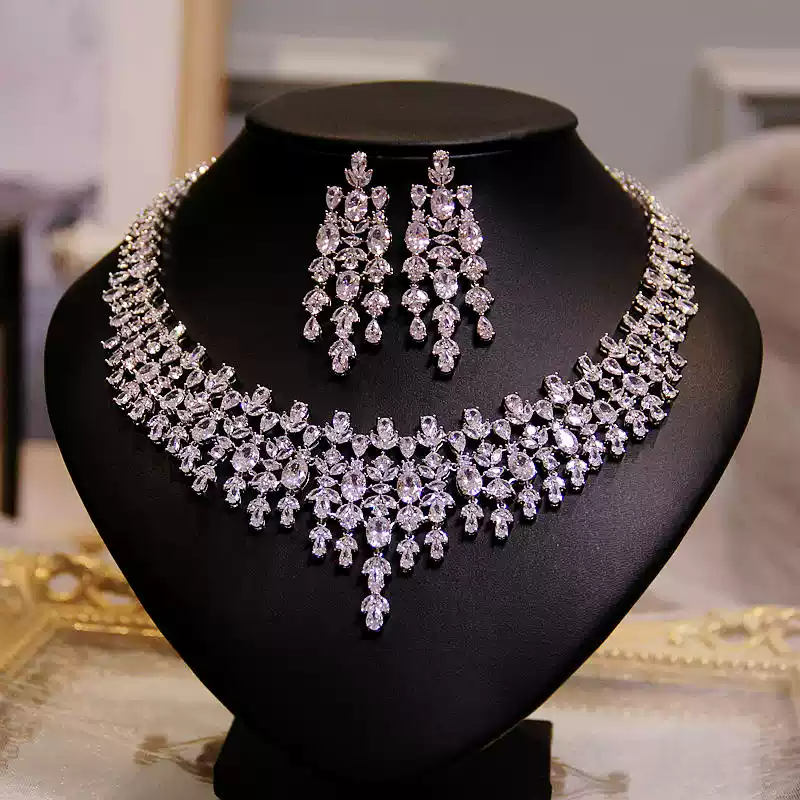 Luxurious Vintage-Inspired Zircon Necklace and Earrings Jewelry Set