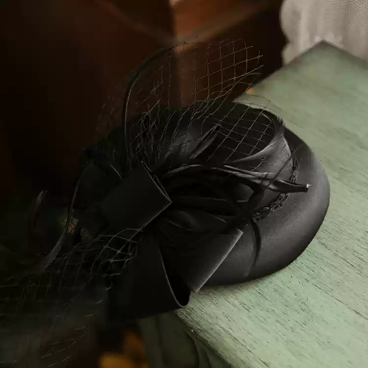 Vintage-Inspired White Bridal Fascinator - Vintage Bridal Hats with Bow and Veil