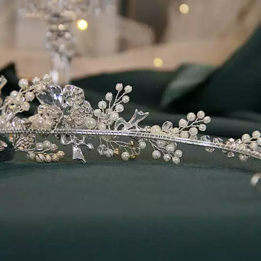 Winter Bloom – Handcrafted Pearl & Crystal Floral Bridal Headband