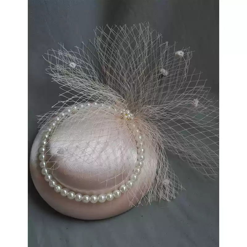 Elegant Cocktail Hat with Feather and Pearl Embellishments