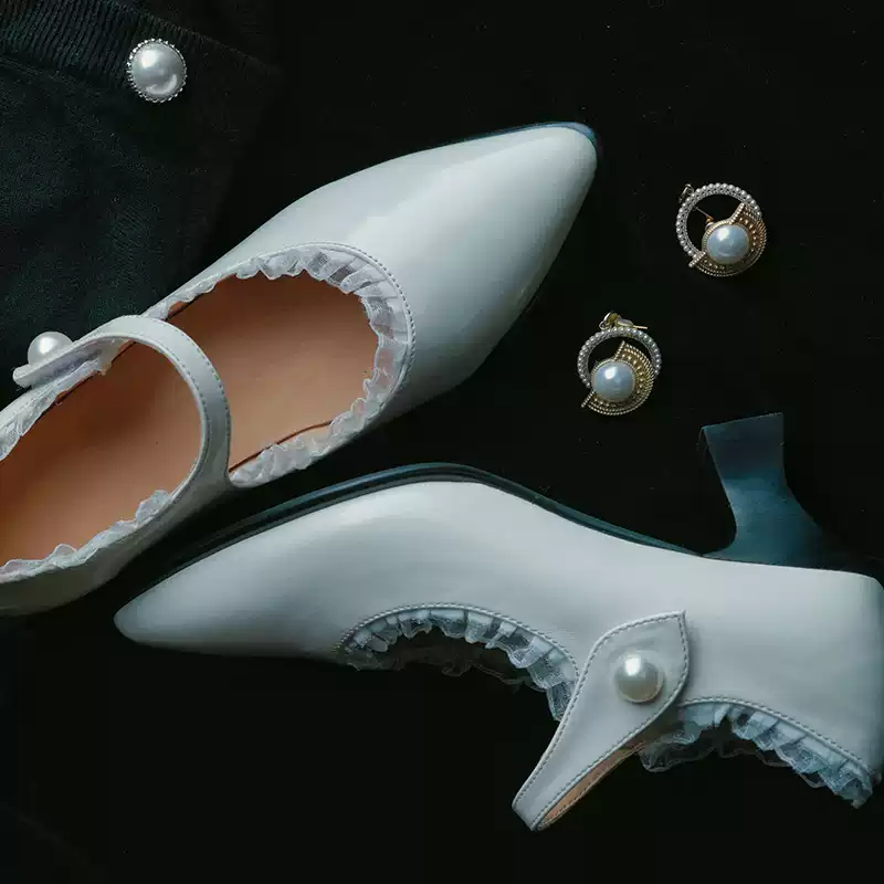“Pearl Reverie” – Handmade Vintage Lace-Trimmed Mary Jane Shoes in Cowhide Leather