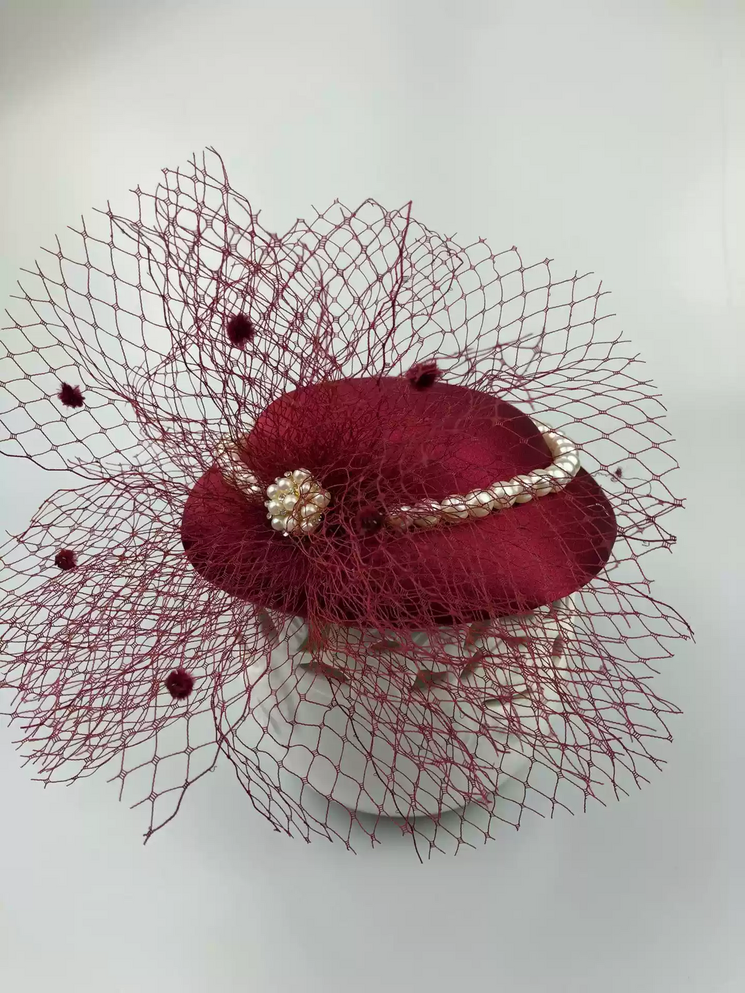 Elegant Cocktail Hat with Feather and Pearl Embellishments