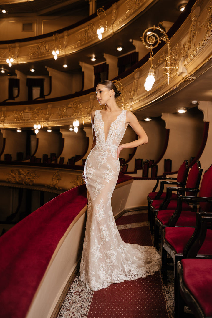 Ivory Lace Mermaid Wedding Dress with Open Back – Sleeveless Wedding Dress with Deep Neckline Plus Size – KIMBERLY