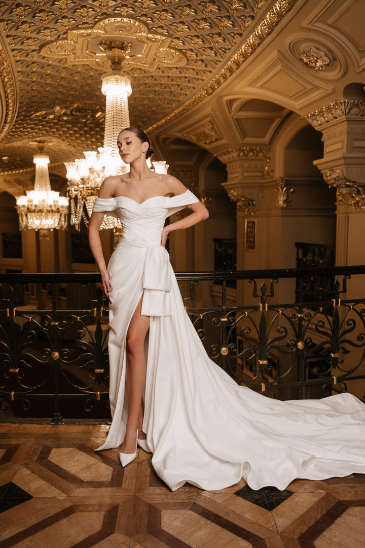 Ivory Off the Shoulder Wedding Dress with High Slit - Convertible Wedding Dress with Removable Train Plus Size – FABRIZIA