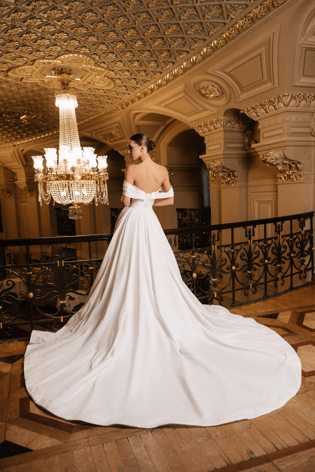 Ivory Off the Shoulder Wedding Dress with High Slit - Convertible Wedding Dress with Removable Train Plus Size – FABRIZIA