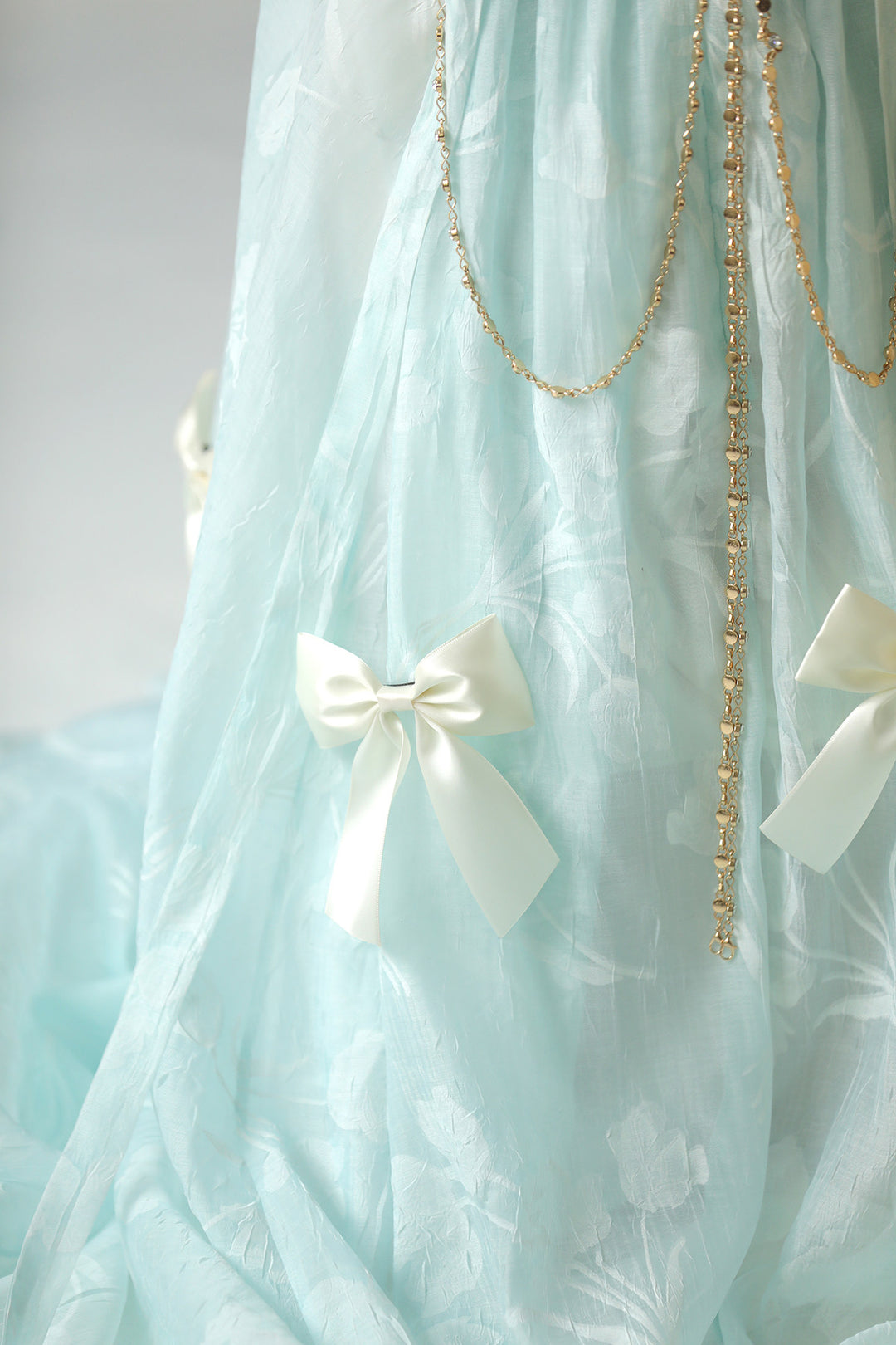 Regency Era Mint Green Empire Waist Chiffon Dress with Puff Sleeves and Gold Chain Detail – Bridgerton Inspired Vintage Gown Plus Size
