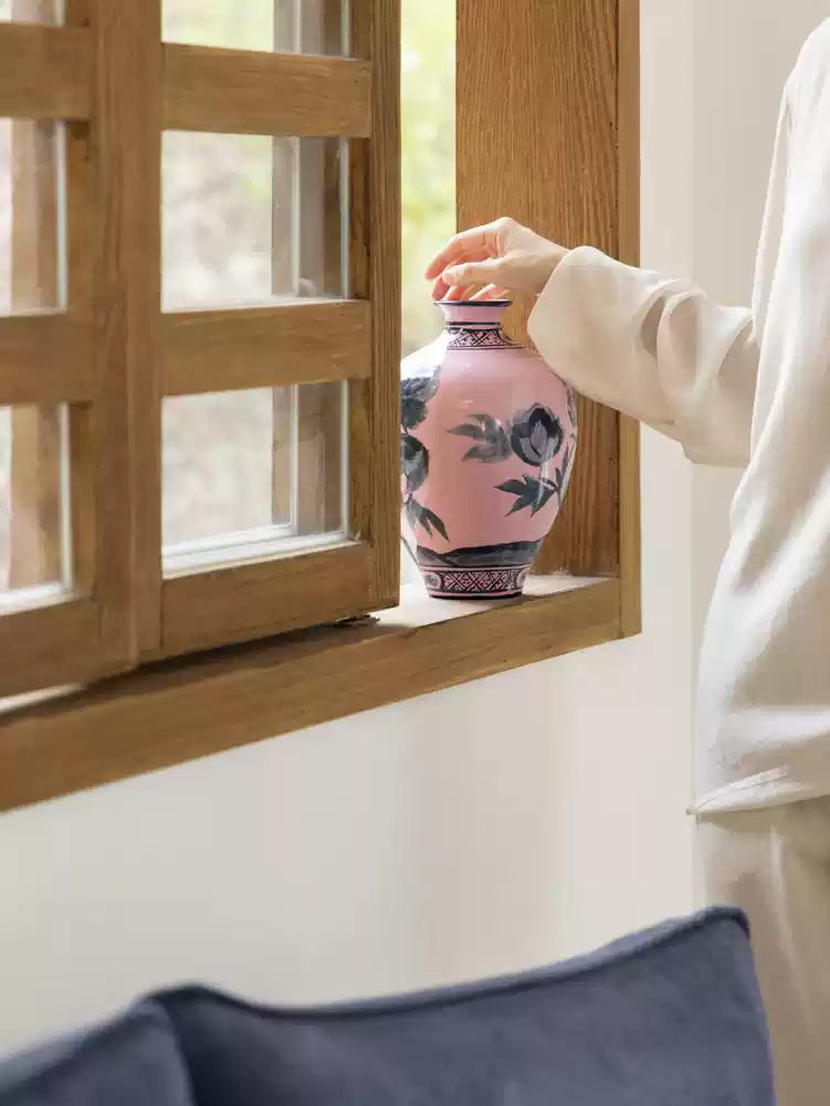 Oriental Style Italian Import Light Purple Hand-Painted Porcelain Vase for Elegant Home Décor