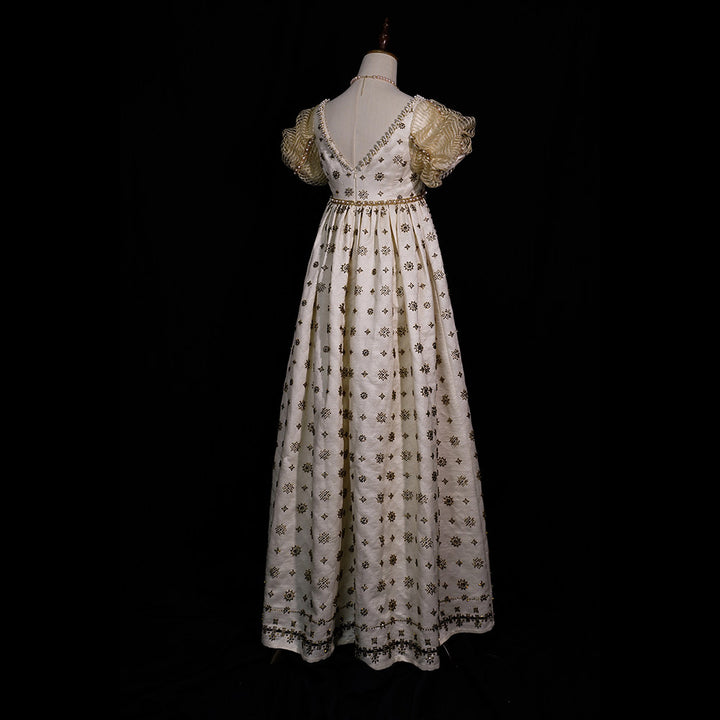 Bridgerton Inspired Regency Era Champagne Gold Empire Waist Embroidered Dress with Puff Sleeves – Vintage Vintage Gown with Metallic Shawl Plus Size