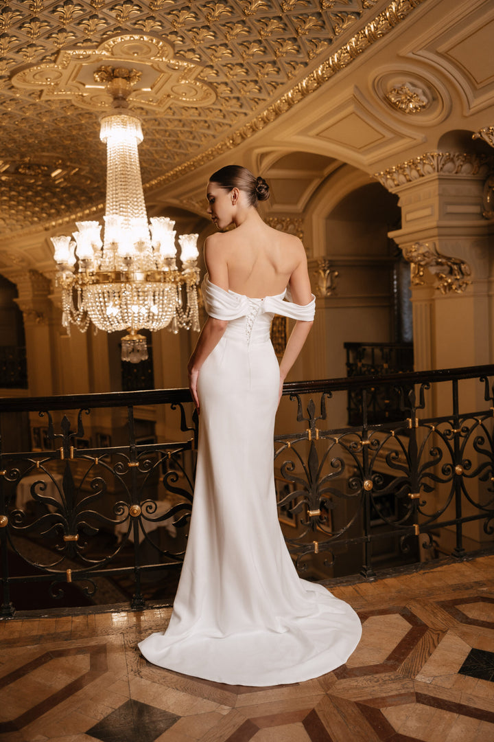 Ivory Off the Shoulder Wedding Dress with High Slit - Convertible Wedding Dress with Removable Train Plus Size – FABRIZIA