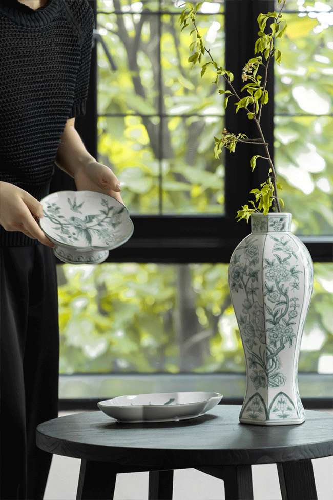 Mandarin Handmade Green and White Porcelain Vase with Hand-Painted Celadon Floral Motifs