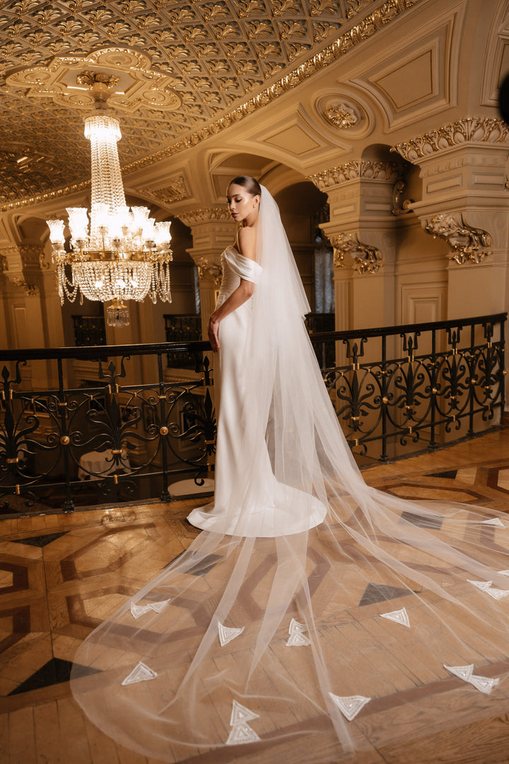 Ivory Off the Shoulder Wedding Dress with High Slit - Convertible Wedding Dress with Removable Train Plus Size – FABRIZIA