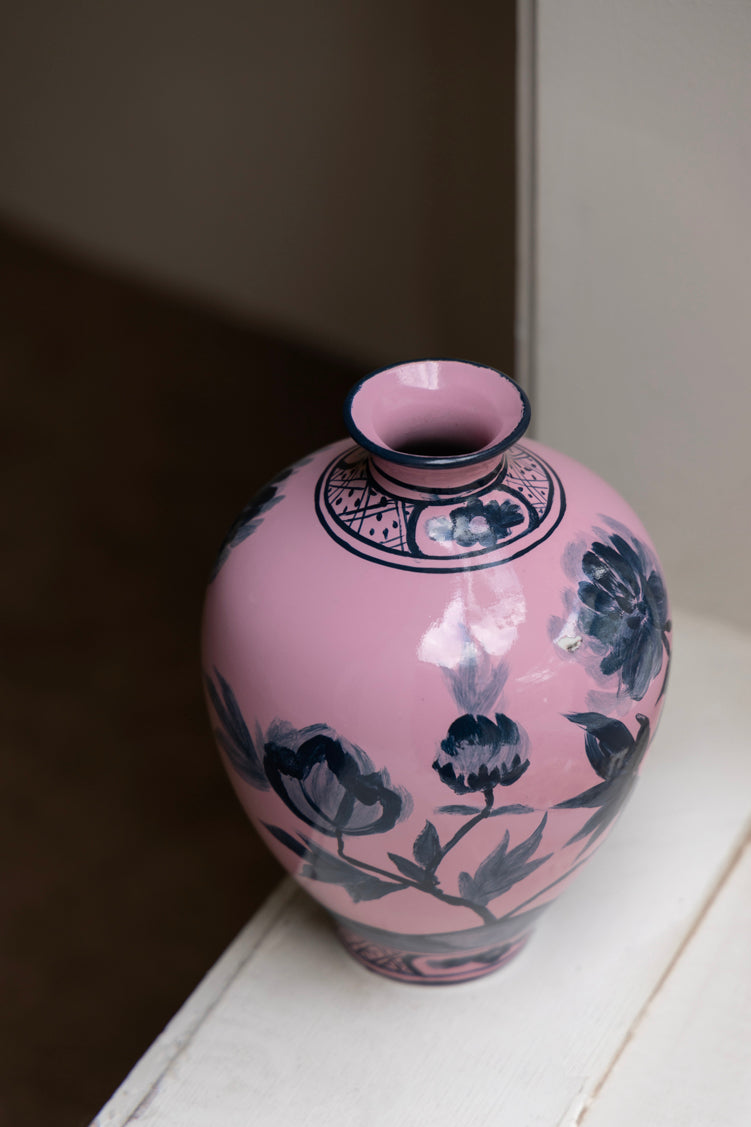 Oriental Style Italian Import Light Purple Hand-Painted Porcelain Vase for Elegant Home Décor