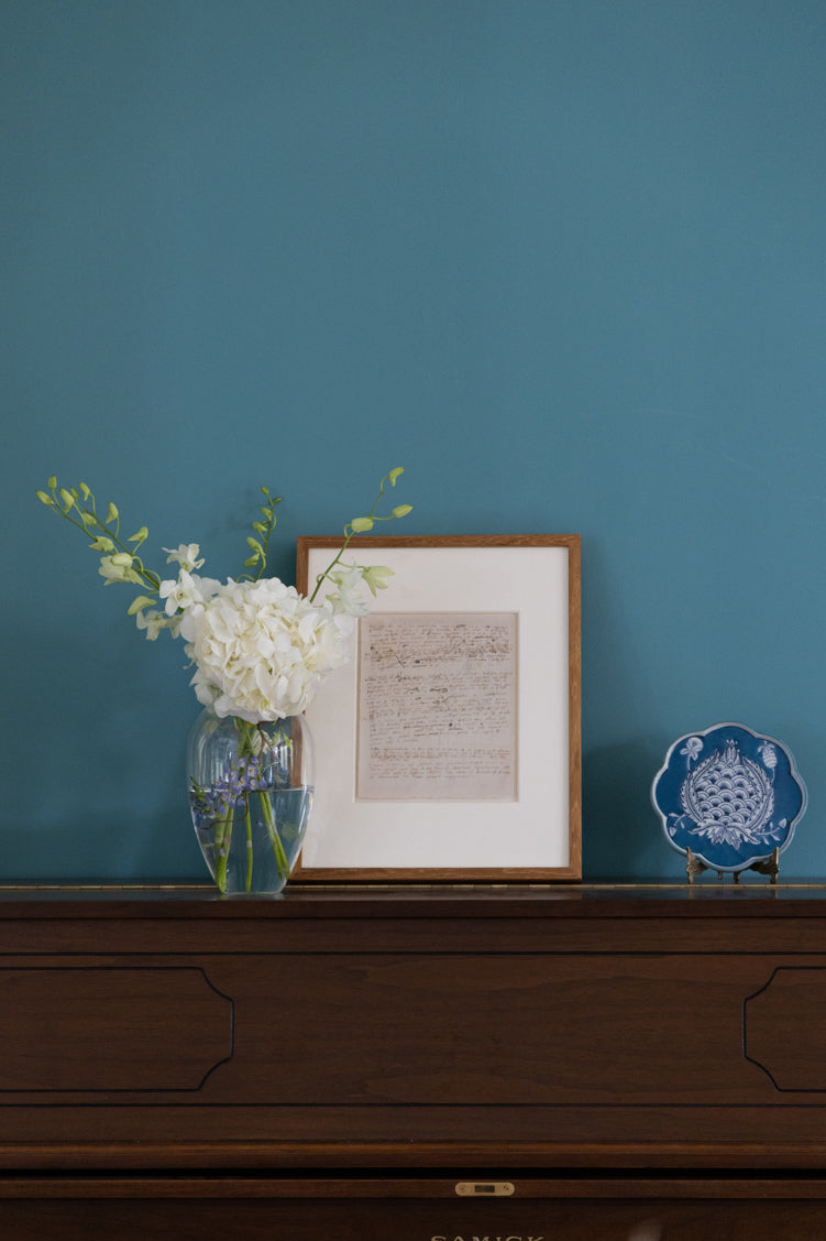 Vintage-Inspired Mandarin Handmade Blue and White Porcelain Plate with Brass Stand