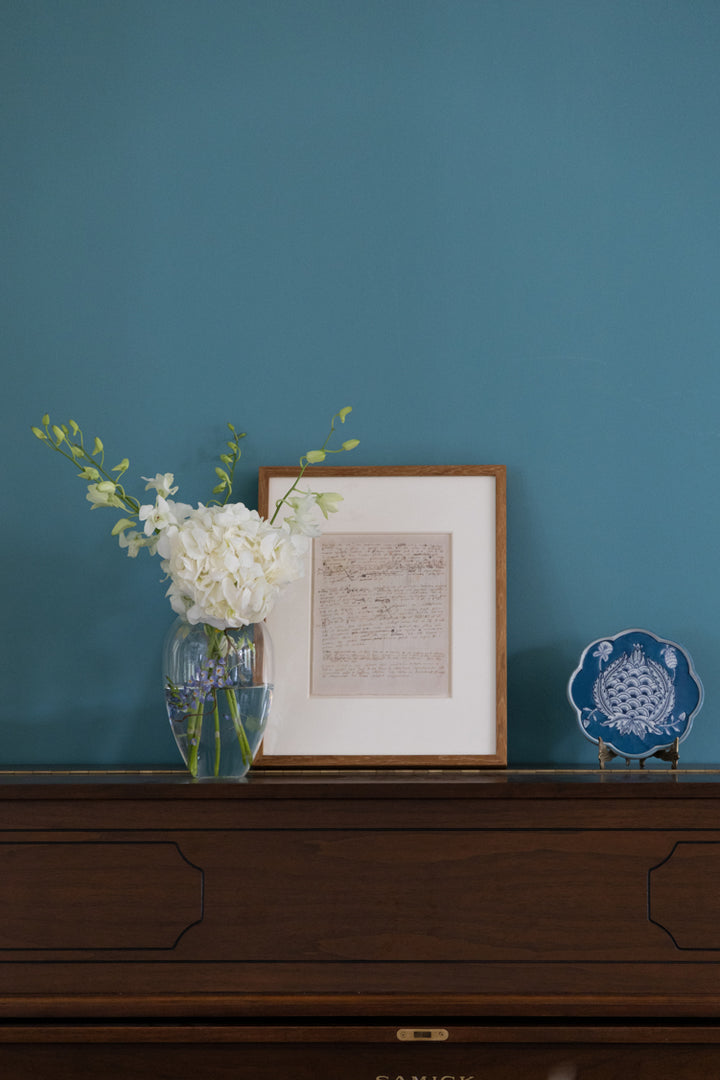 Vintage-Inspired Mandarin Handmade Blue and White Porcelain Plate with Brass Stand