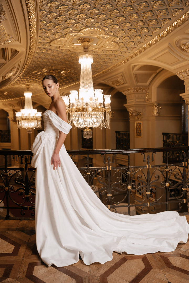 Ivory Off the Shoulder Wedding Dress with High Slit - Convertible Wedding Dress with Removable Train Plus Size – FABRIZIA