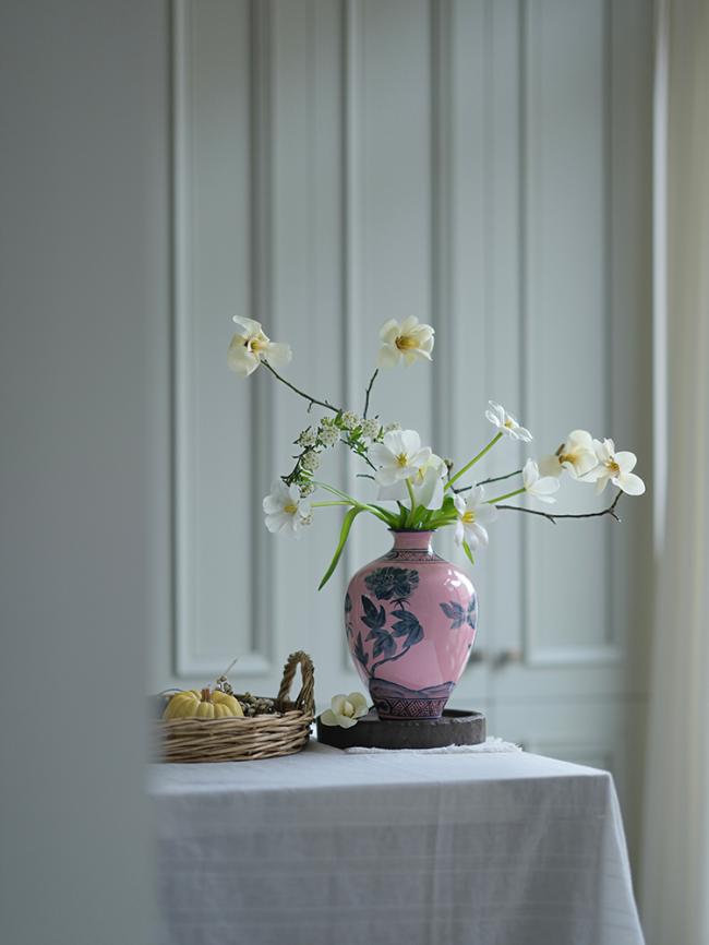 Oriental Style Italian Import Light Purple Hand-Painted Porcelain Vase for Elegant Home Décor