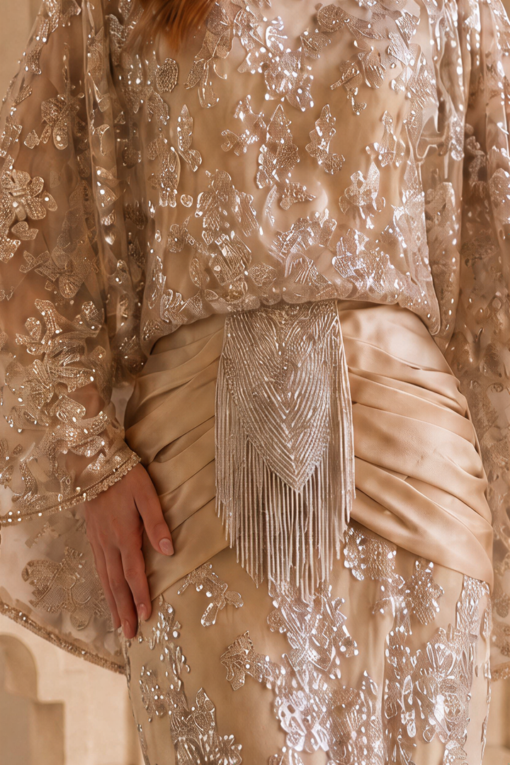 1920s Gatsby Champagne Lace Evening Dress – High Neck Long Sleeve Beaded Satin Gown with Draped Waist and Flared Sleeves Plus Size