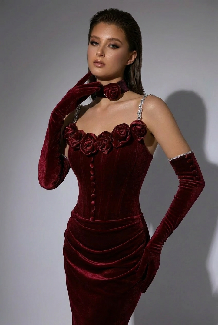 Burgundy Gothic Evening Dress with Floral Appliqué - Elegant Red Evening Gown Plus Size