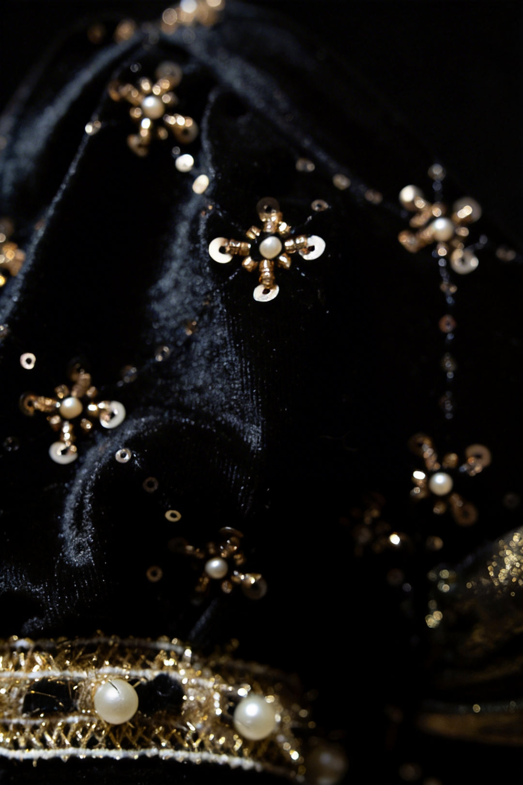 Regency Era Black Velvet Gold Embroidered Empire Waist Vintage Gown with Puff Sleeves – Bridgerton Inspired Dress Plus Size