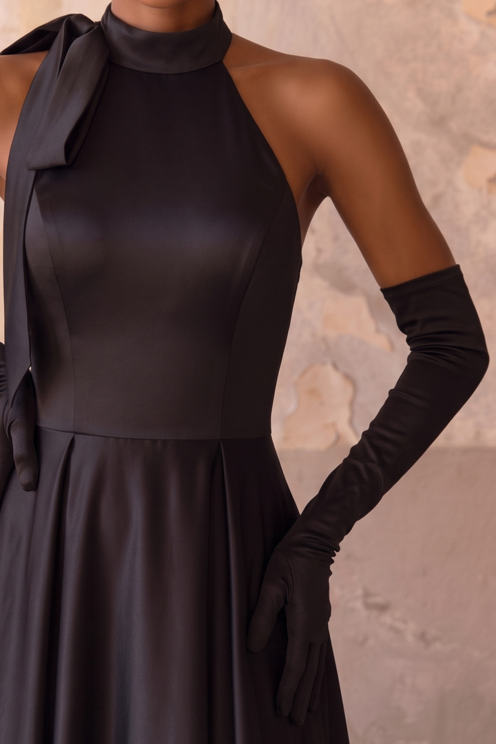 Black Halter Neck Satin Bridesmaid Dress with Bow Open Back A-Line Formal Dress Plus Size