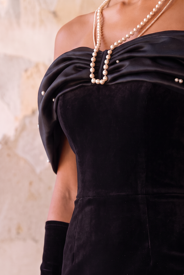 Black Velvet Mermaid Formal Dress With Pearl Chain - Plus Size