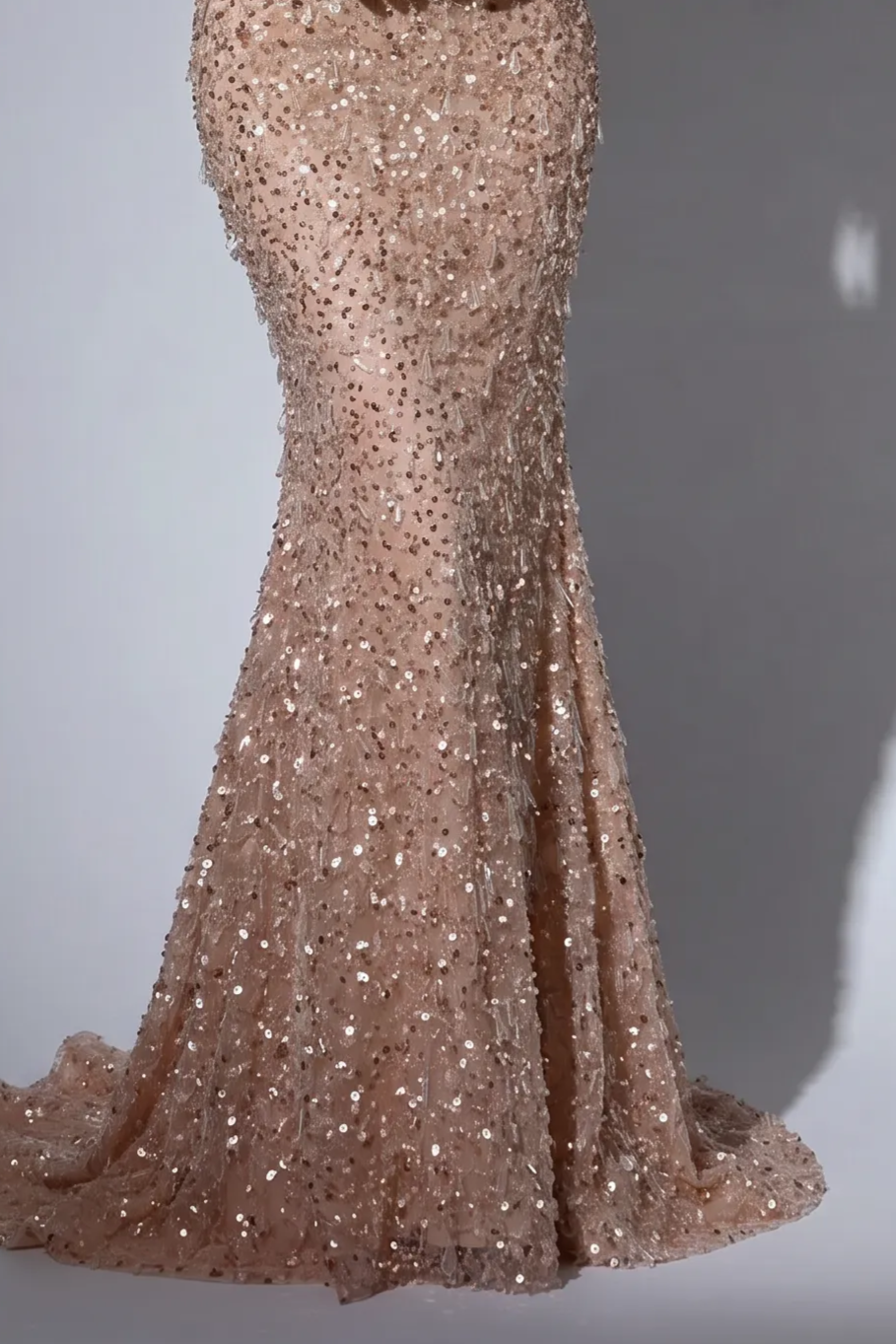 Elegantes Champagner-Abendkleid mit Pailletten und Tüll - Champagner-Kleid für Hochzeitsgäste - Hübsches Paillettenkleid mit langen Ärmeln in Übergröße