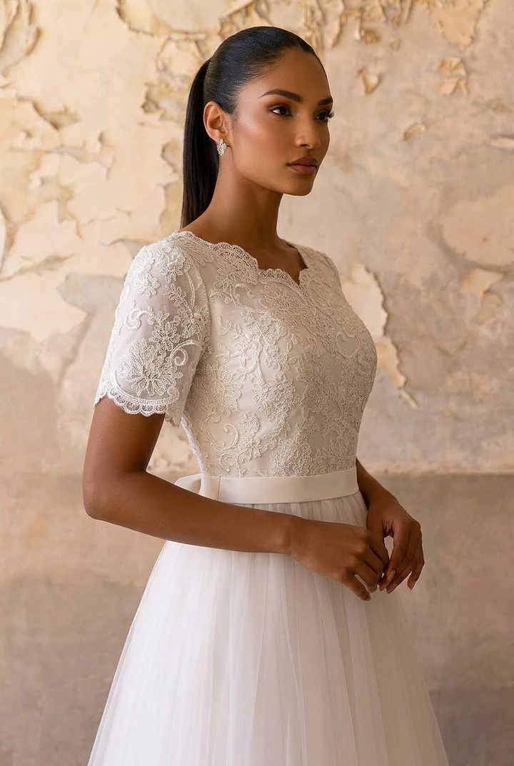 Effortless Elegance: Modest Lace Wedding Dress with Short Sleeves Plus SIze