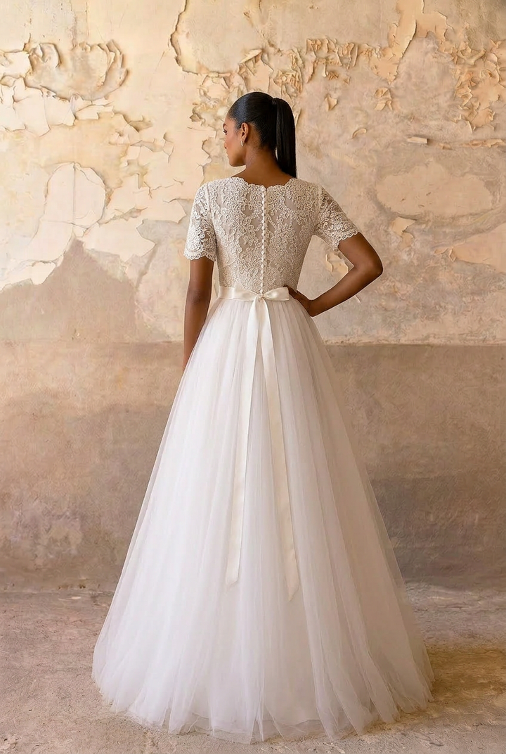 Effortless Elegance: Modest Lace Wedding Dress with Short Sleeves Plus SIze