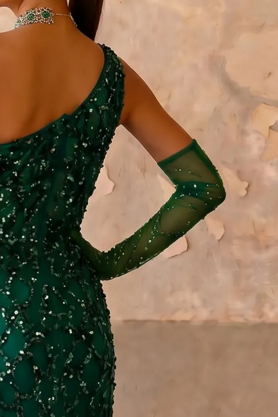 Emerald Green One-Shoulder Evening Gown with Feather Detail, High Slit and Matching Gloves – Formal Dress Plus Size