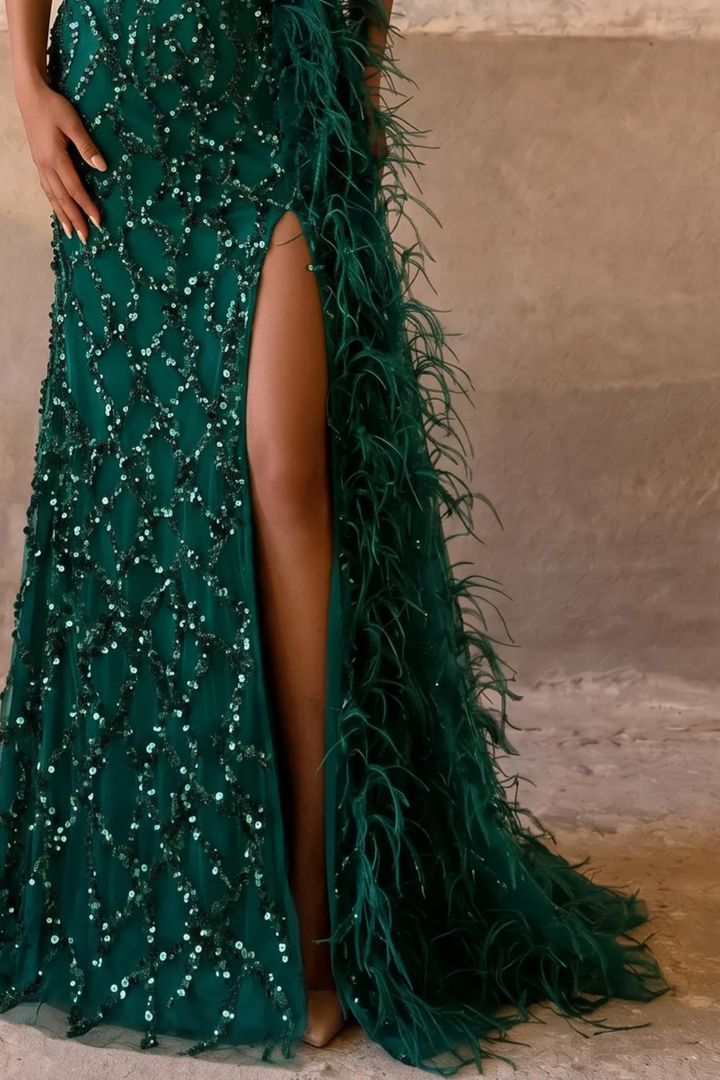 Emerald Green One-Shoulder Evening Gown with Feather Detail, High Slit and Matching Gloves – Formal Dress Plus Size